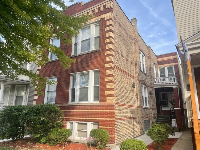 Building Front - 3071 N Haussen Ct Unidad 1R