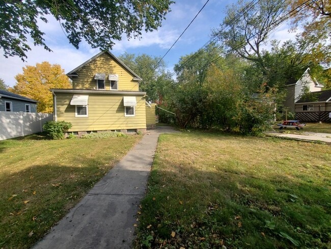 Photo - 1617 University Ave
