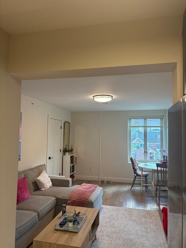 Photo - 177 N Main St Unidad 206