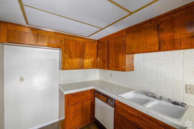1BR, 1BA - 702SF - Kitchen