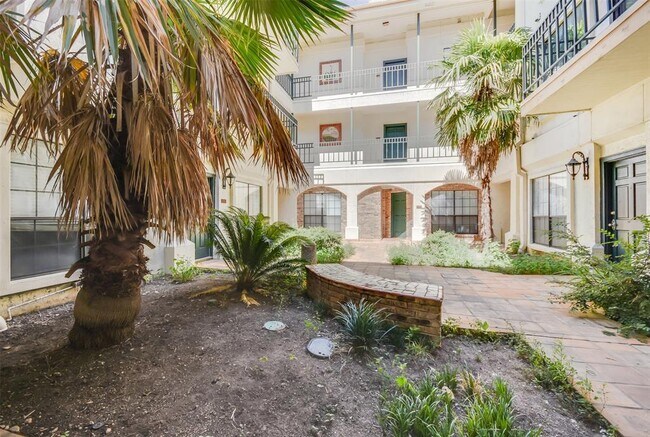 Building Photo - 1908 San Antonio St Unit 201 Rental