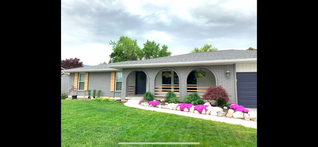 Building Photo - 676 E Howard Dr Unit Basement Apartment