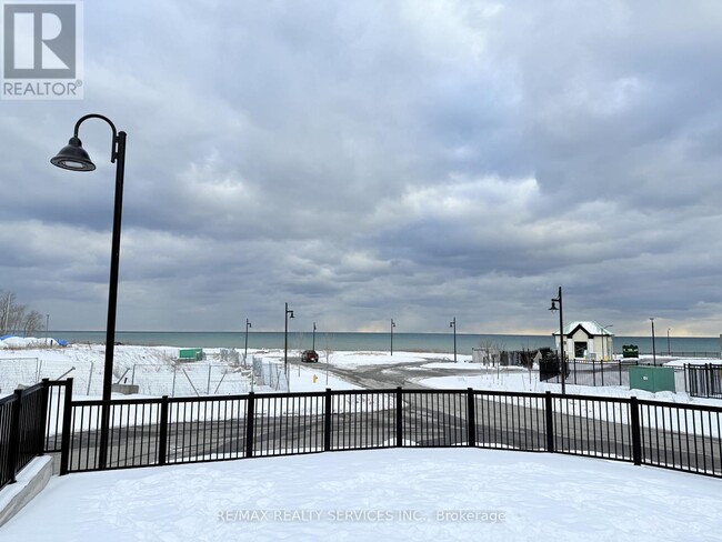 Photo - 50 Lakebreeze Dr Unité 229