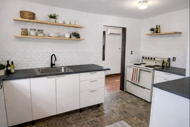 Photo - 7105 N Greeley Ave Unit B