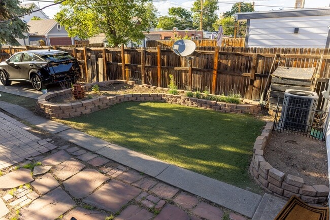 Photo - 825 Elati St