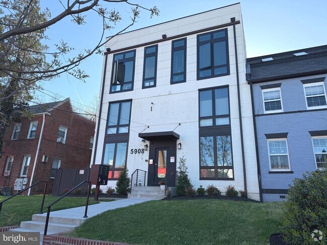 Building Photo - 5908 9th St NW Unit 4 Rental