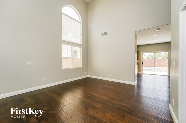 Photo - 5520 Latrobe Bluff St