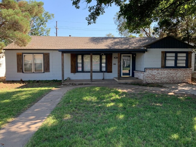 Building Photo - Short term leasing option through the end ... Rental