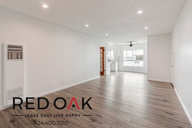 Building Photo - 3401 Club Dr Unit 9