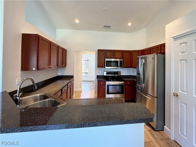 Building Photo - 1300 SW 22nd Ave