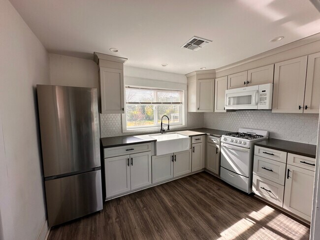 Photo - 117 W 2nd St Unidad A