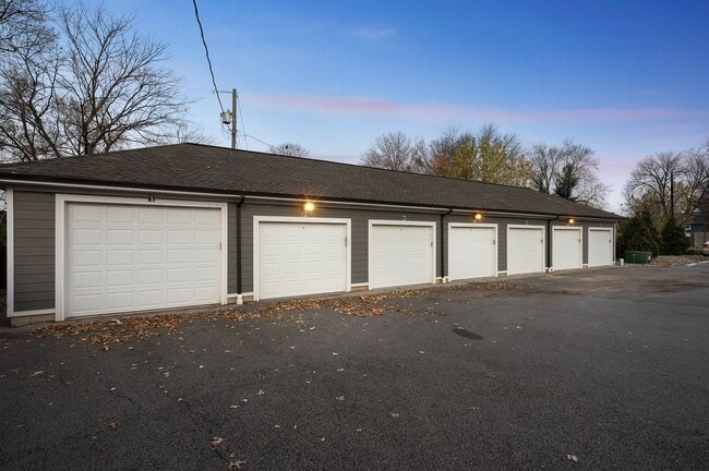 Photo - Spacious 2 Bed / 2 Bath with Patio – St. James Place, New Albany Unit 202