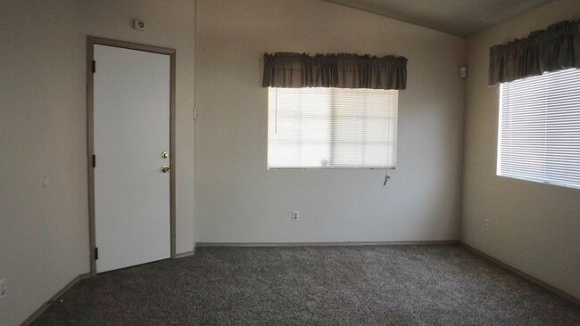 Photo - 3 Bedroom Home Near Unser and McMahon NW