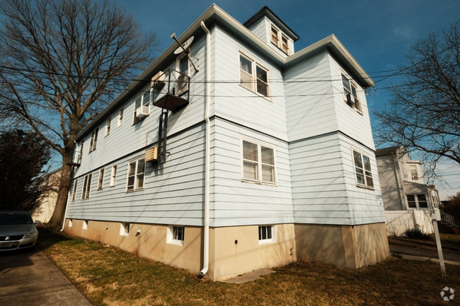 Building Photo - 141 Liberty St Rental