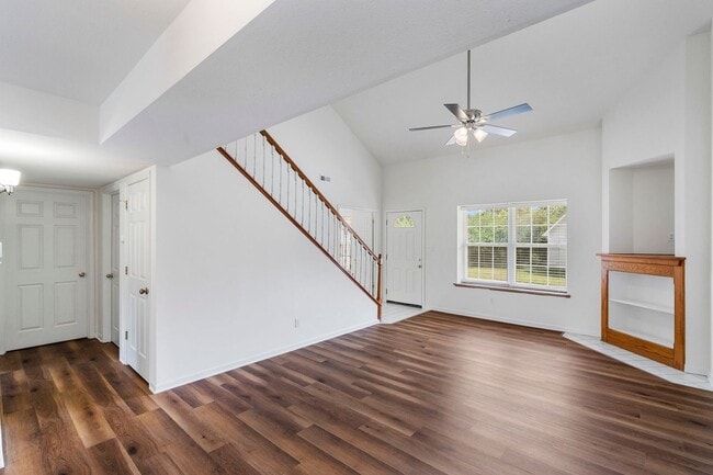 Photo - 1725-1727 Louise Cir.