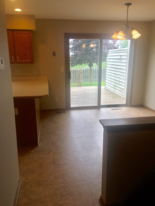 Dinette - W194S8390 Summeridge Ct