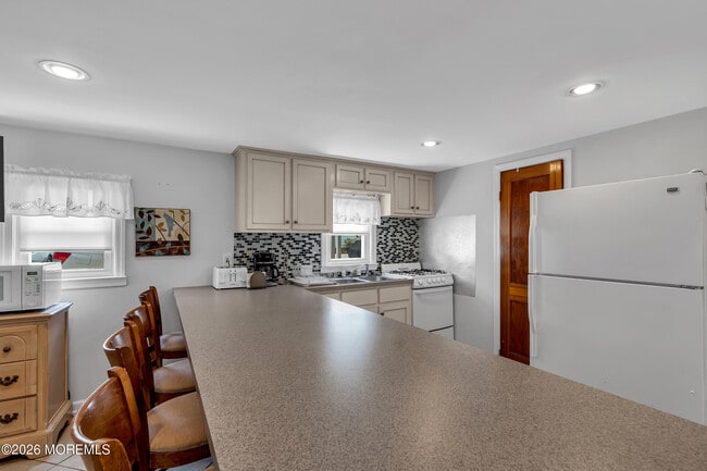 21 Peterson Ln