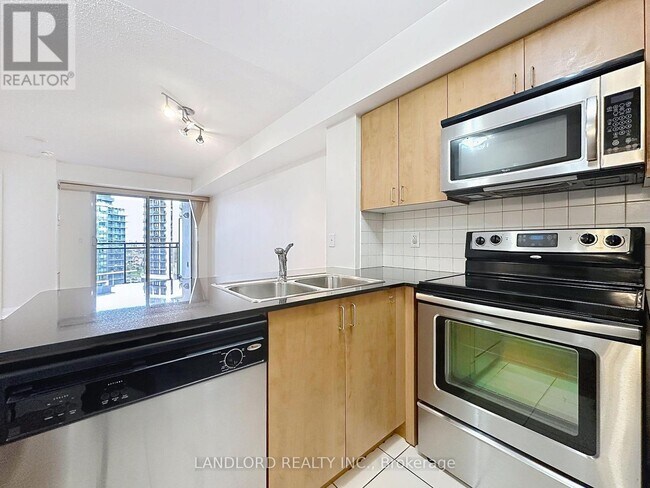 Photo - 1070 Sheppard Ave W Unité 801