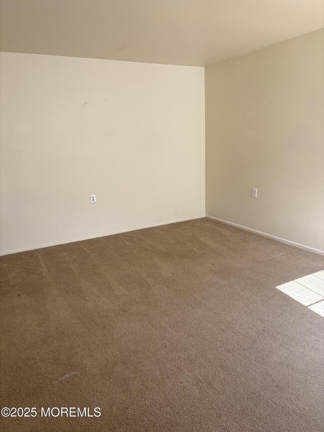 Photo - 1021F Aberdeen Dr