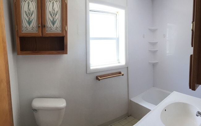 Photo - 832 Evergreen Ave Unit Apt #3