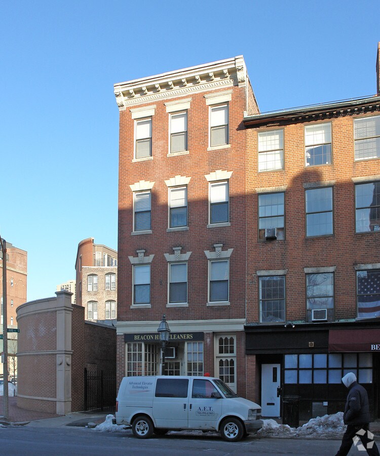 Photo - 151 Charles St