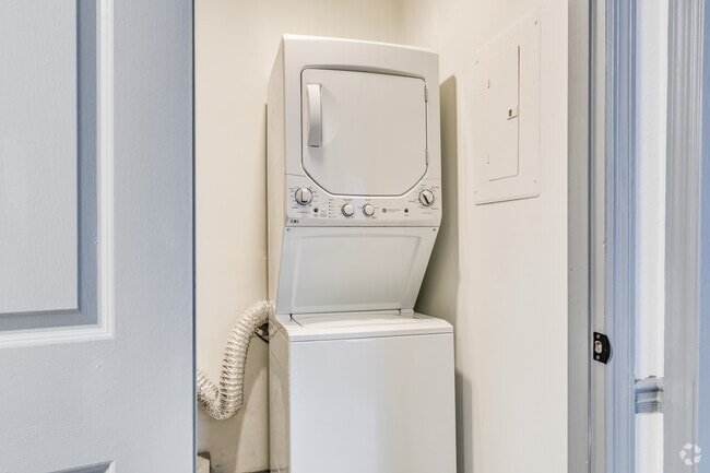 1BR, 1BA - 600SF Laundry
