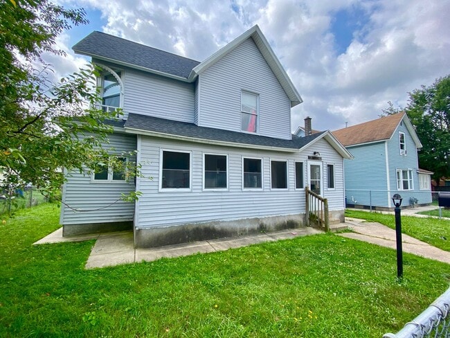 Building Photo - 434 Crawford St SE Unit Apt 1