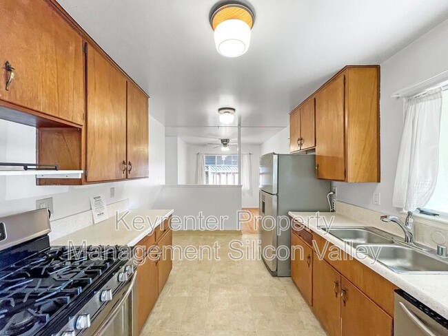 Photo - 1937 Stanley Ave