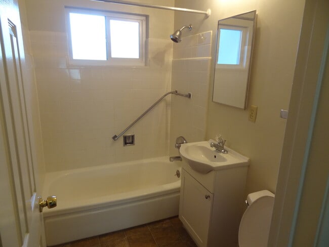 Photo - 2070 Latham St Unit 09