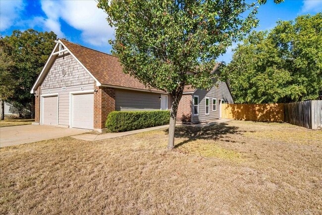 Photo - 13300 Cowdray Park