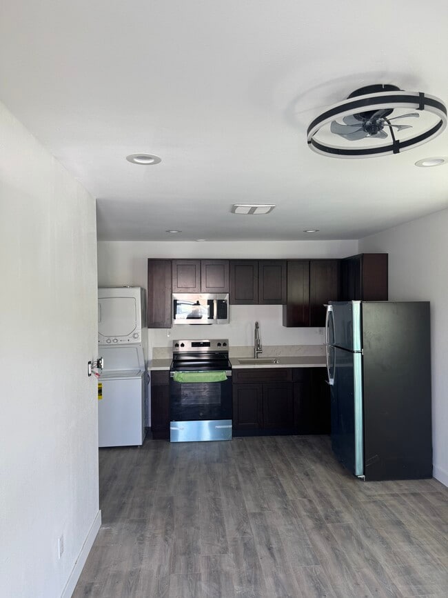 Photo - 1487 Claremont Pl