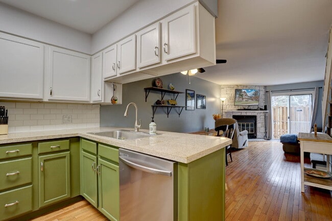 Photo - Wonderful 2 Bed 2 Bath Townhouse with Fireplace + Community Pool Unit A