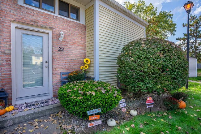 Photo - Willow Pond Apartments & Townhouses
