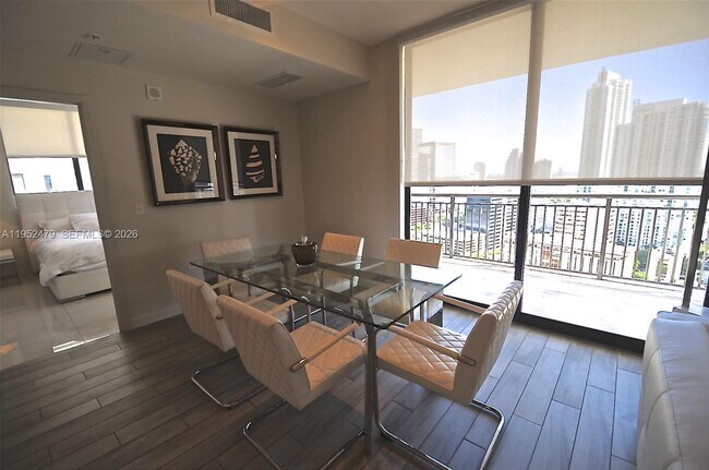 Photo - 999 SW 1st Ave Unidad 2802