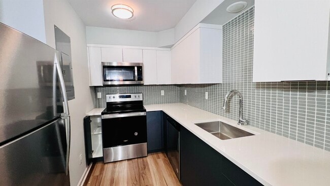 Photo - 160 Lafayette St Unit 44402