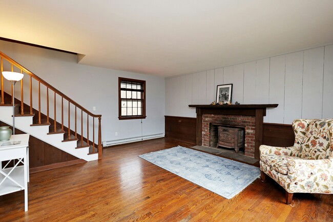 Photo - 380 Newtown Turnpike