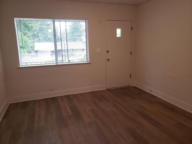 Photo - Arlington Pl. Triplex - EBB001 Unit 1