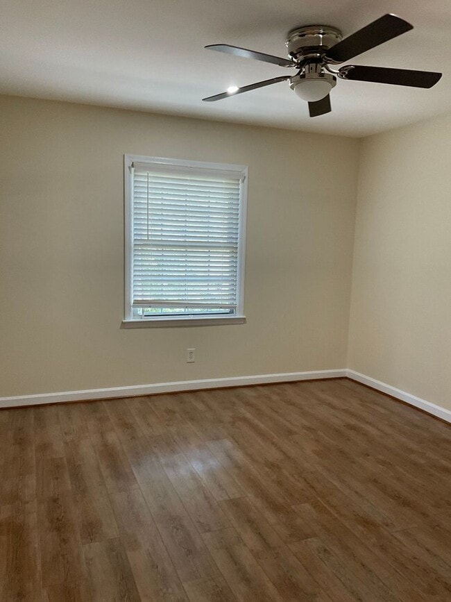 Photo - Spacious 2 Bedroom Apartment Available Now!
