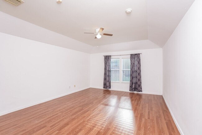 Photo - 110 Smokey Lake Ln