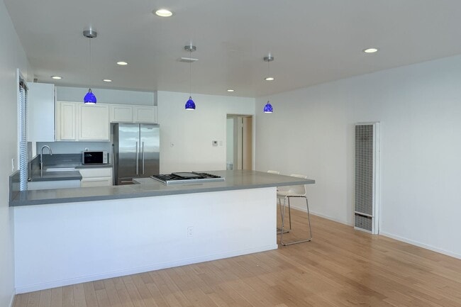 Photo - 3 bedrooms & 2 bathrooms |Duplex | Oxnard | Silverstrand Beach| Unfurnished