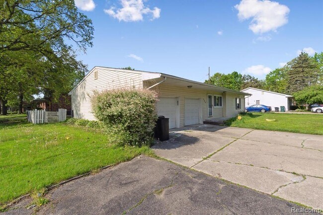 Photo - 500 Trombley Rd