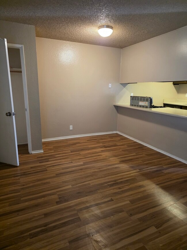 Dining Room 8X5 - 4654 N Chestnut Ave Unit 134