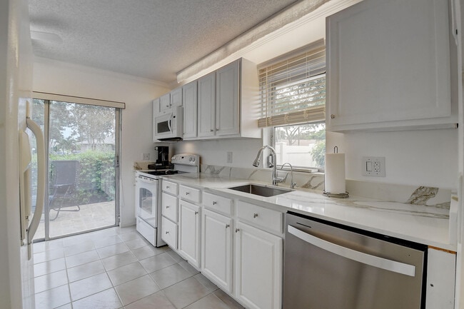 Building Photo - 8733 Windrow Way Unit B Rental
