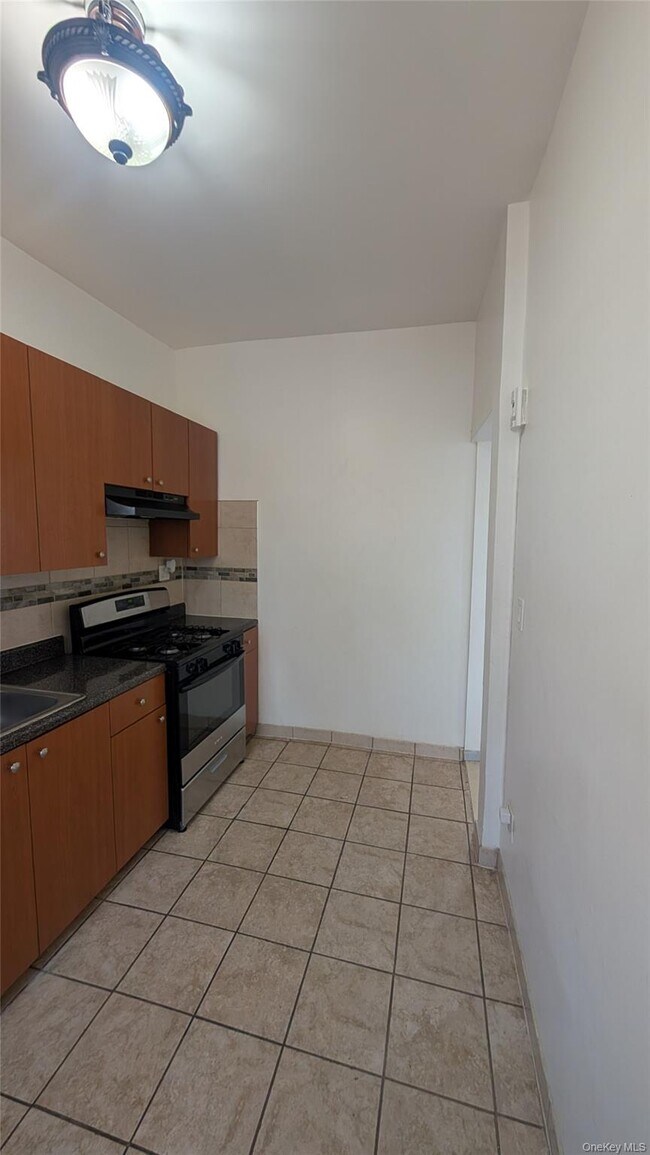 Photo - 170 Bradford St