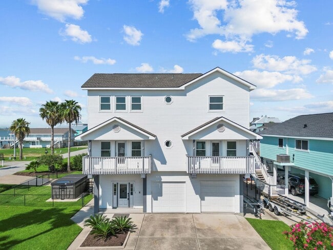 Photo - Waterfront Living at Its Best – For Rent o...