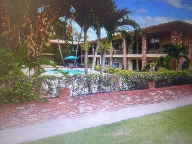 Building Photo - 208 Danube Ave Unit 103