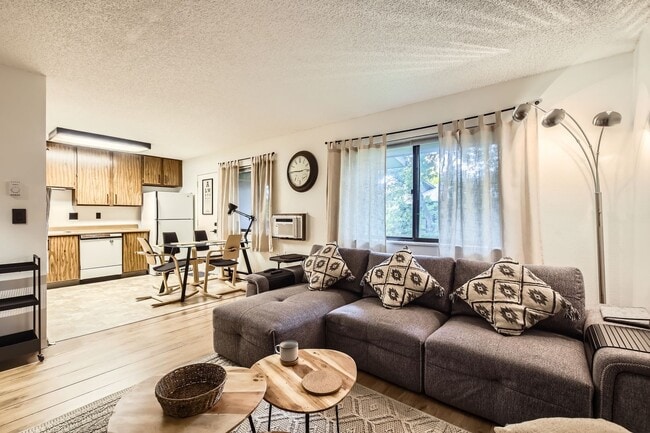 Building Photo - 925 Columbia Rd Unit 134