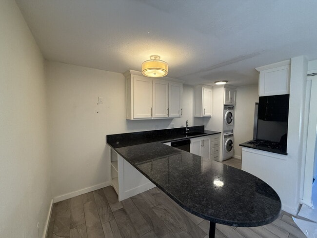 Building Photo - "Charming 1-Bedroom Retreat with Granite C... Unit #2