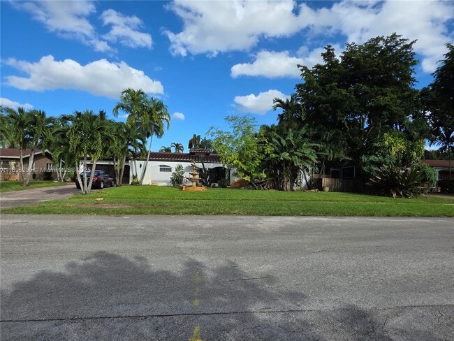 Building Photo - 690 NW 68th Ave