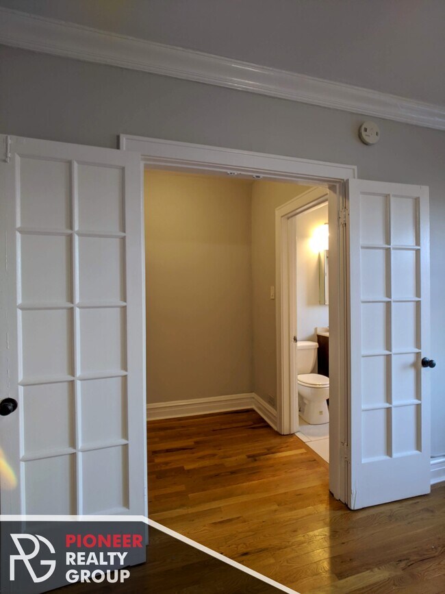 Photo - 4737 N Hermitage Ave